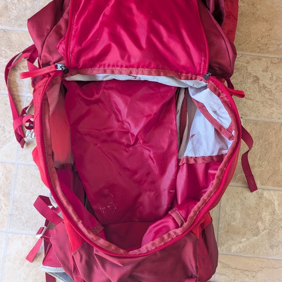 Gregory Red Backpack - Picture 3 of 4